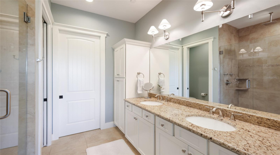 Bradenton, Florida 34209, 3 Bedroom Bedrooms, ,2 Bathroombathrooms,Residential,For Sale,Sapphire Lake,0,Mfra4692418