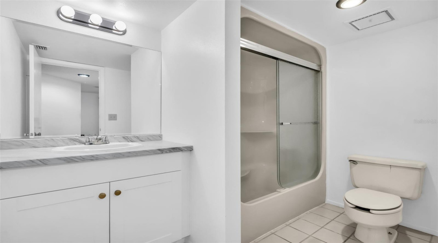 Clearwater, Florida 33756, 2 Bedroom Bedrooms, ,2 Bathroombathrooms,Residential,For Sale,Rogers,0,Mfrtb8523606