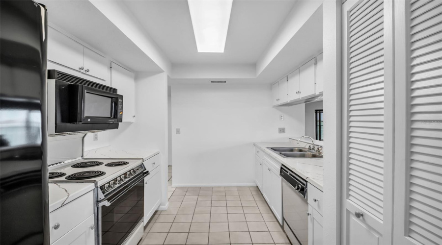 Clearwater, Florida 33756, 2 Bedroom Bedrooms, ,2 Bathroombathrooms,Residential,For Sale,Rogers,0,Mfrtb8523606