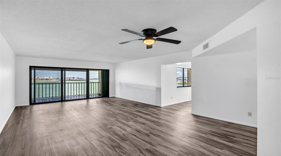 Clearwater, Florida 33756, 2 Bedroom Bedrooms, ,2 Bathroombathrooms,Residential,For Sale,Rogers,0,Mfrtb8523606