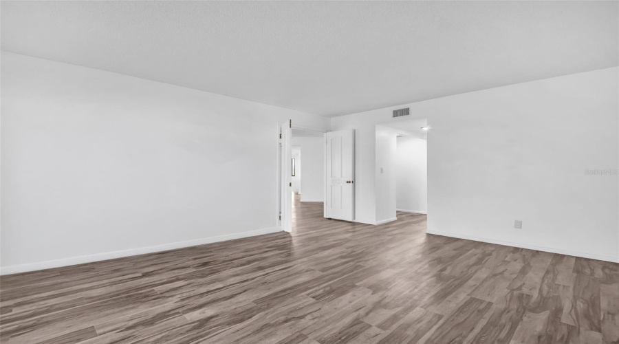 Clearwater, Florida 33756, 2 Bedroom Bedrooms, ,2 Bathroombathrooms,Residential,For Sale,Rogers,0,Mfrtb8523606