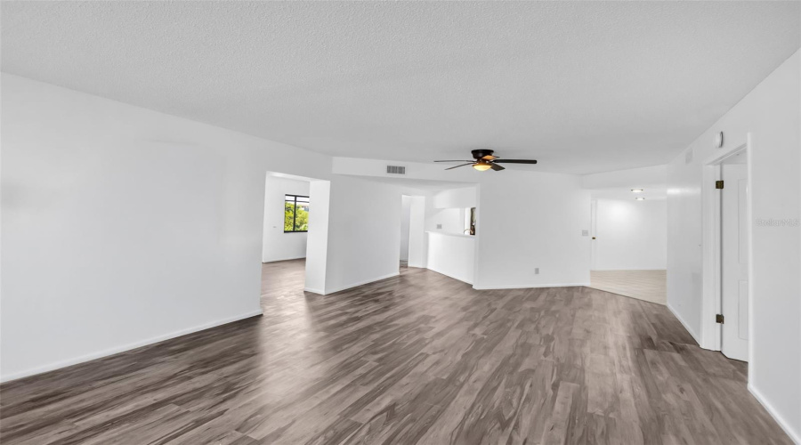 Clearwater, Florida 33756, 2 Bedroom Bedrooms, ,2 Bathroombathrooms,Residential,For Sale,Rogers,0,Mfrtb8523606