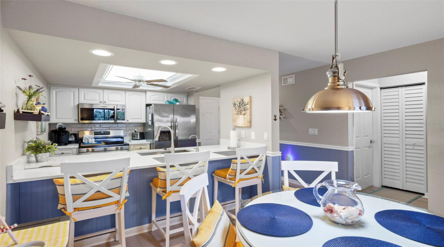 Punta Gorda, Florida 33980, 2 Bedroom Bedrooms, ,2 Bathroombathrooms,Residential,For Sale,Oakview,0,Mfrd6140441