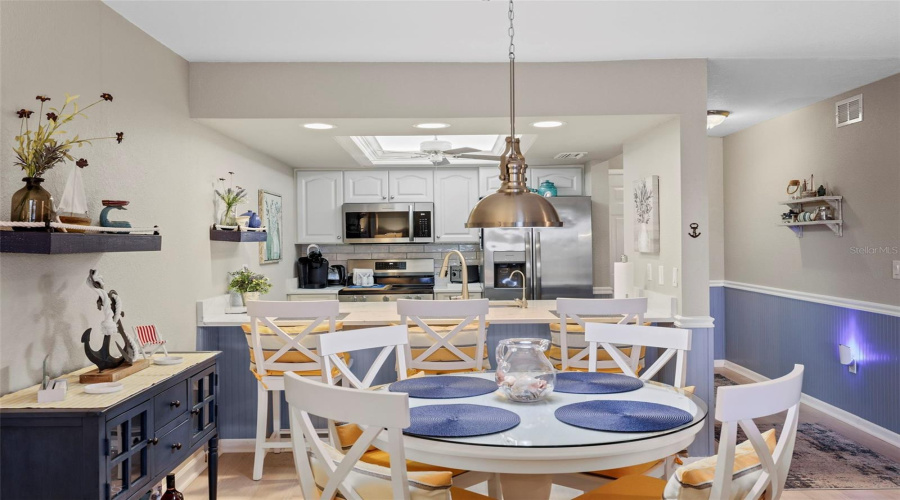 Punta Gorda, Florida 33980, 2 Bedroom Bedrooms, ,2 Bathroombathrooms,Residential,For Sale,Oakview,0,Mfrd6140441
