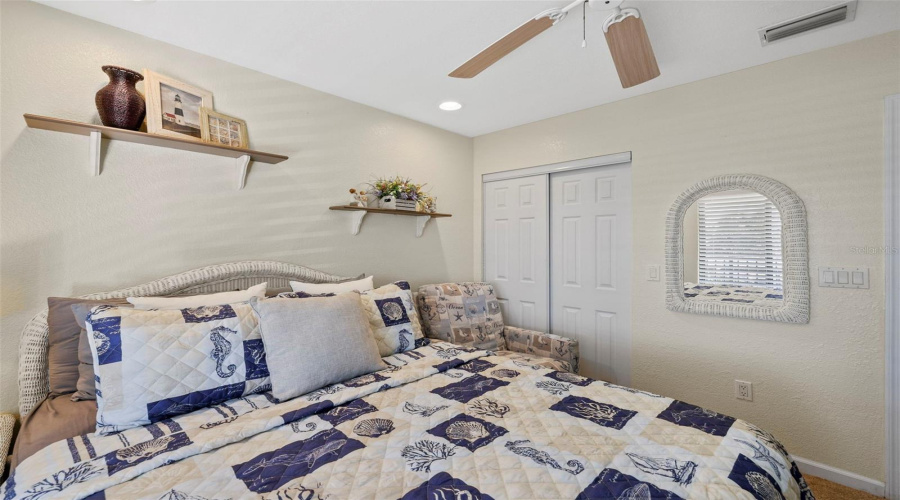 Punta Gorda, Florida 33980, 2 Bedroom Bedrooms, ,2 Bathroombathrooms,Residential,For Sale,Oakview,0,Mfrd6140441