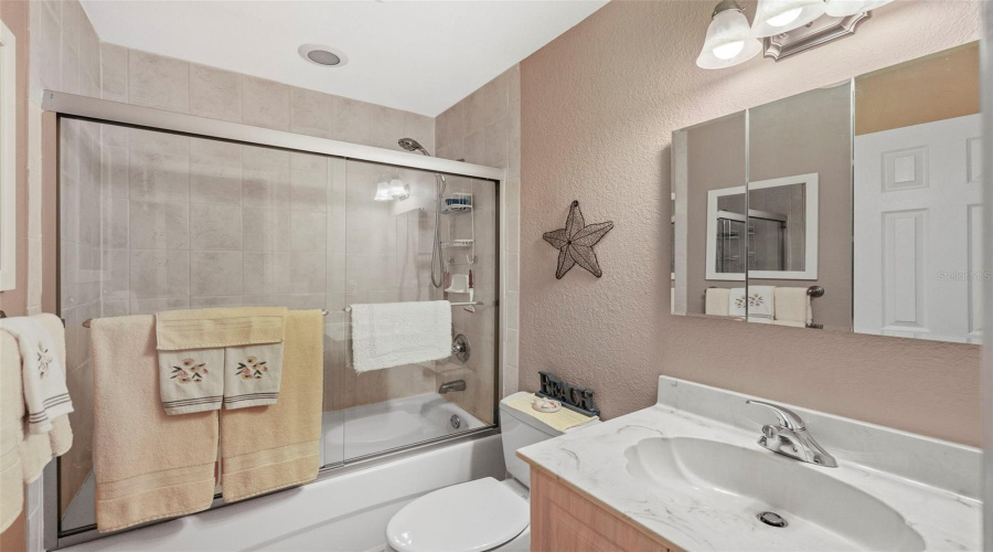 Punta Gorda, Florida 33980, 2 Bedroom Bedrooms, ,2 Bathroombathrooms,Residential,For Sale,Oakview,0,Mfrd6140441