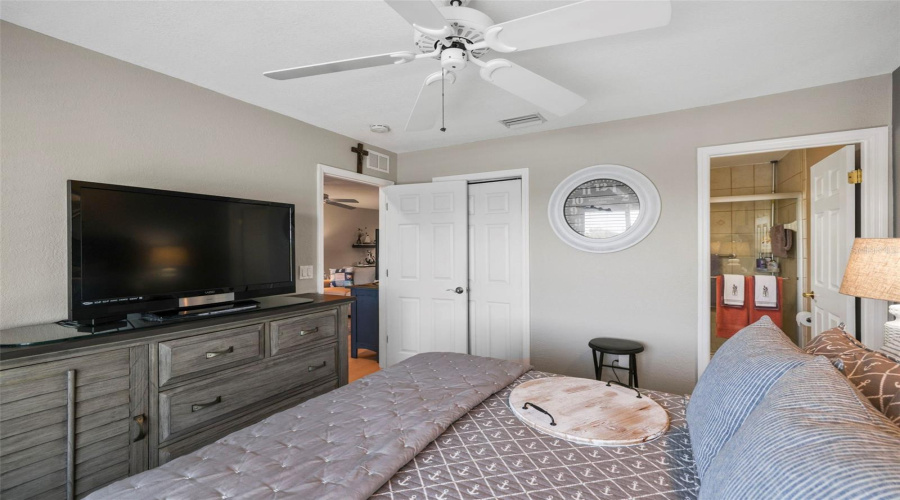 Punta Gorda, Florida 33980, 2 Bedroom Bedrooms, ,2 Bathroombathrooms,Residential,For Sale,Oakview,0,Mfrd6140441