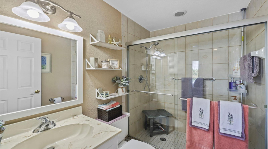 Punta Gorda, Florida 33980, 2 Bedroom Bedrooms, ,2 Bathroombathrooms,Residential,For Sale,Oakview,0,Mfrd6140441
