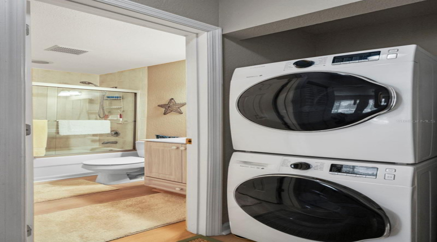 Punta Gorda, Florida 33980, 2 Bedroom Bedrooms, ,2 Bathroombathrooms,Residential,For Sale,Oakview,0,Mfrd6140441