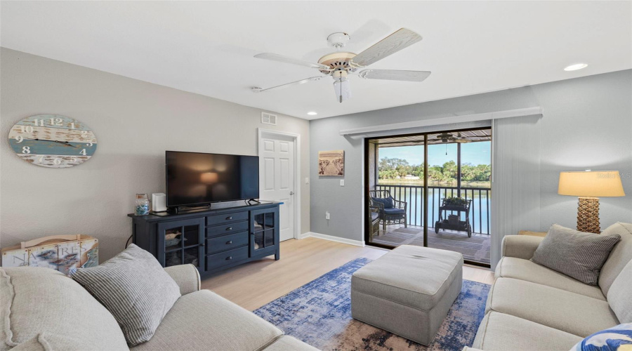 Punta Gorda, Florida 33980, 2 Bedroom Bedrooms, ,2 Bathroombathrooms,Residential,For Sale,Oakview,0,Mfrd6140441