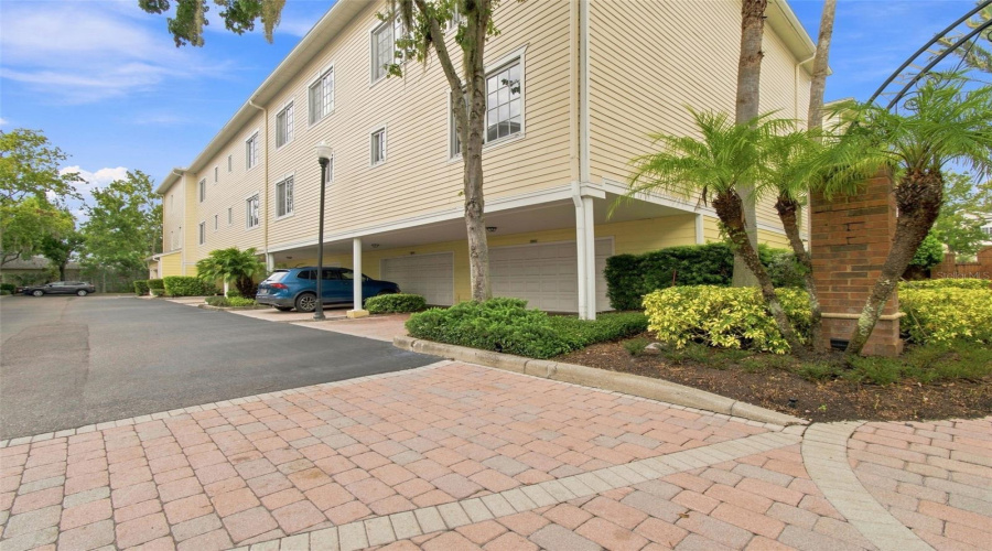 Tampa, Florida 33626, 4 Bedroom Bedrooms, ,3 Bathroombathrooms,Residential,For Sale,Meadow Field,0,Mfrtb8541425