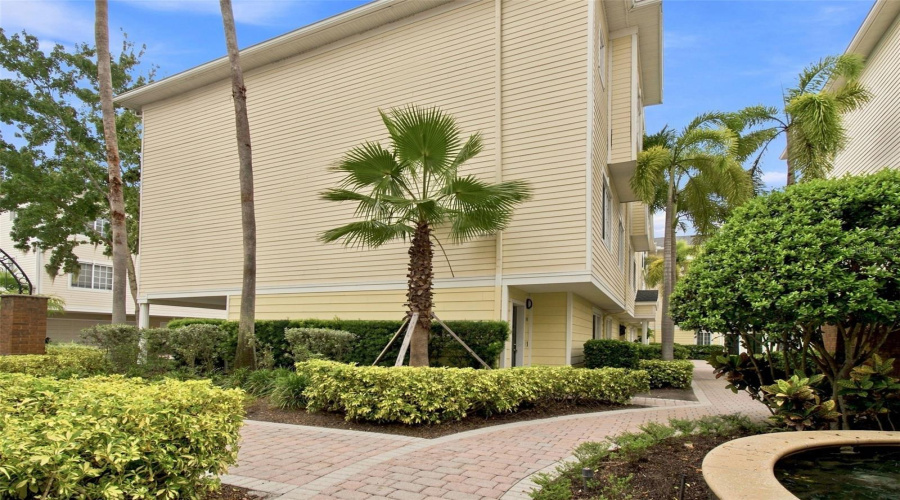 Tampa, Florida 33626, 4 Bedroom Bedrooms, ,3 Bathroombathrooms,Residential,For Sale,Meadow Field,0,Mfrtb8541425