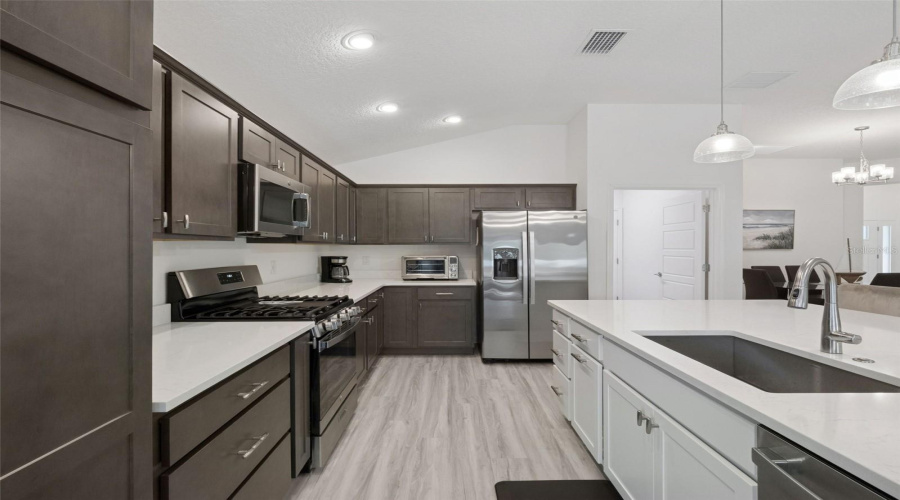 The Villages, Florida 34762, 3 Bedroom Bedrooms, ,2 Bathroombathrooms,Residential,For Sale,Far Hills,0,Mfro6383390