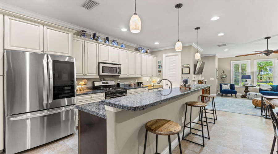 Tampa, Florida 33609, 3 Bedroom Bedrooms, ,2 Bathroombathrooms,Residential,For Sale,Dale,0,Mfrtb8523526