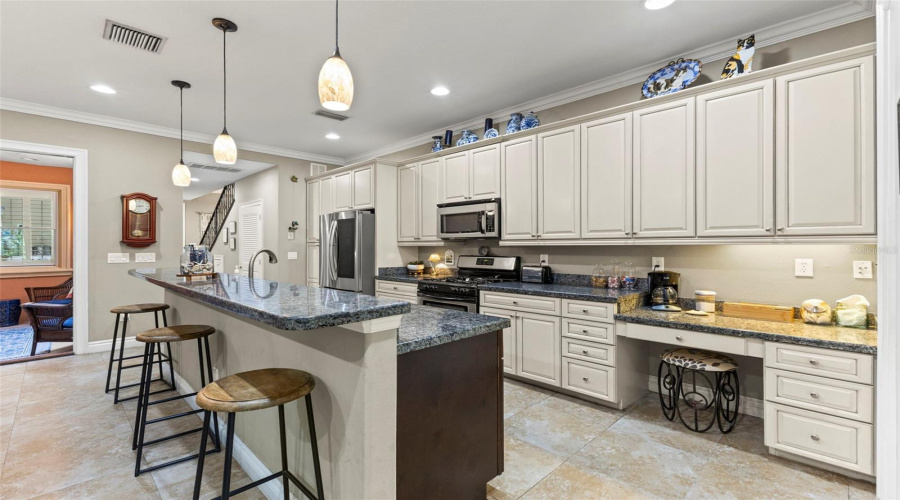 Tampa, Florida 33609, 3 Bedroom Bedrooms, ,2 Bathroombathrooms,Residential,For Sale,Dale,0,Mfrtb8523526