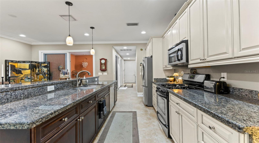 Tampa, Florida 33609, 3 Bedroom Bedrooms, ,2 Bathroombathrooms,Residential,For Sale,Dale,0,Mfrtb8523526