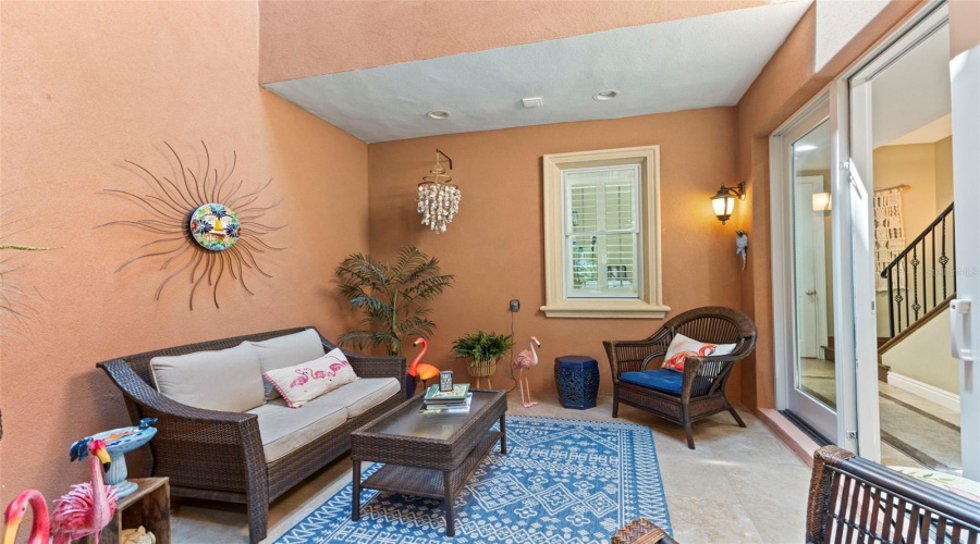 Tampa, Florida 33609, 3 Bedroom Bedrooms, ,2 Bathroombathrooms,Residential,For Sale,Dale,0,Mfrtb8523526