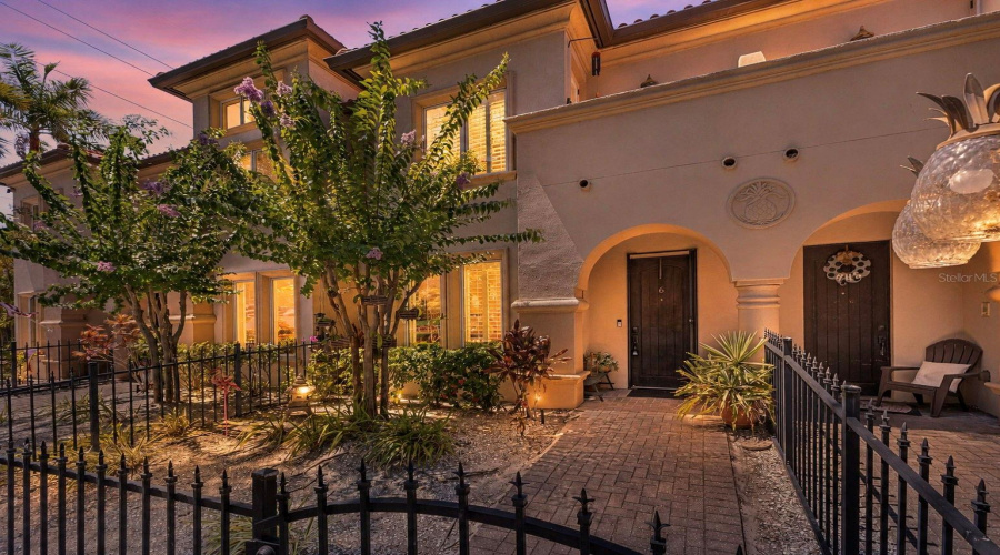 Tampa, Florida 33609, 3 Bedroom Bedrooms, ,2 Bathroombathrooms,Residential,For Sale,Dale,0,Mfrtb8523526