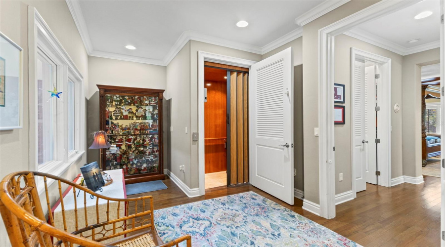 Tampa, Florida 33609, 3 Bedroom Bedrooms, ,2 Bathroombathrooms,Residential,For Sale,Dale,0,Mfrtb8523526