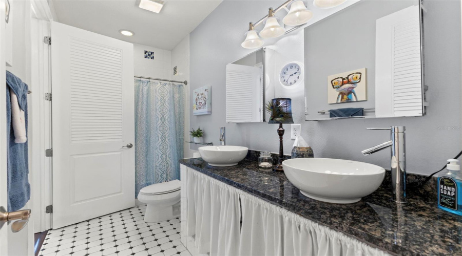 Tampa, Florida 33609, 3 Bedroom Bedrooms, ,2 Bathroombathrooms,Residential,For Sale,Dale,0,Mfrtb8523526