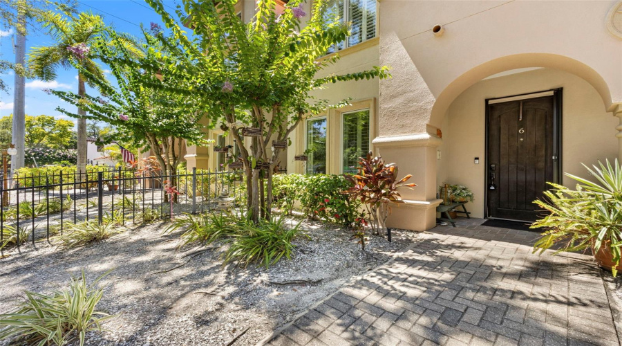 Tampa, Florida 33609, 3 Bedroom Bedrooms, ,2 Bathroombathrooms,Residential,For Sale,Dale,0,Mfrtb8523526