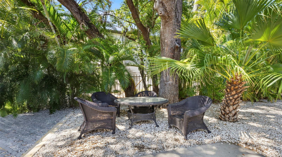 Tampa, Florida 33609, 3 Bedroom Bedrooms, ,2 Bathroombathrooms,Residential,For Sale,Dale,0,Mfrtb8523526