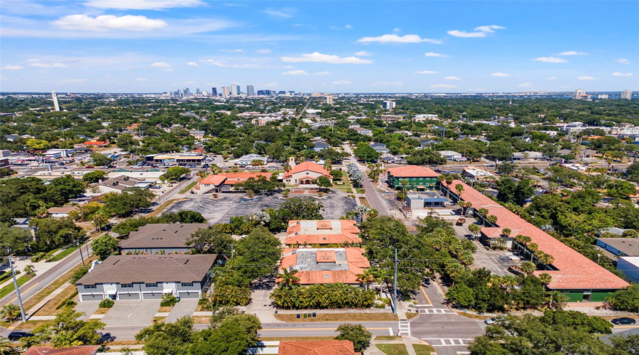 Tampa, Florida 33609, 3 Bedroom Bedrooms, ,2 Bathroombathrooms,Residential,For Sale,Dale,0,Mfrtb8523526