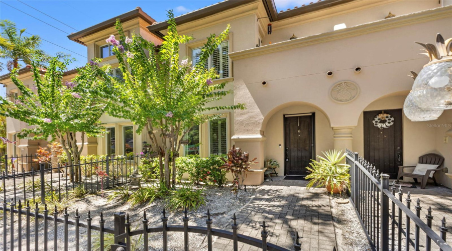 Tampa, Florida 33609, 3 Bedroom Bedrooms, ,2 Bathroombathrooms,Residential,For Sale,Dale,0,Mfrtb8523526