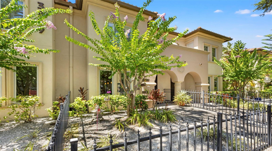 Tampa, Florida 33609, 3 Bedroom Bedrooms, ,2 Bathroombathrooms,Residential,For Sale,Dale,0,Mfrtb8523526
