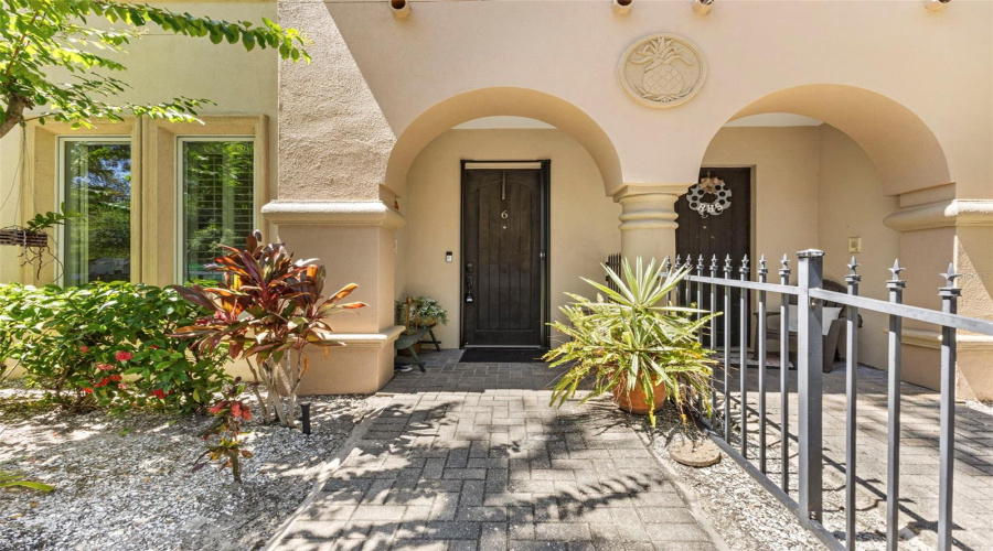 Tampa, Florida 33609, 3 Bedroom Bedrooms, ,2 Bathroombathrooms,Residential,For Sale,Dale,0,Mfrtb8523526