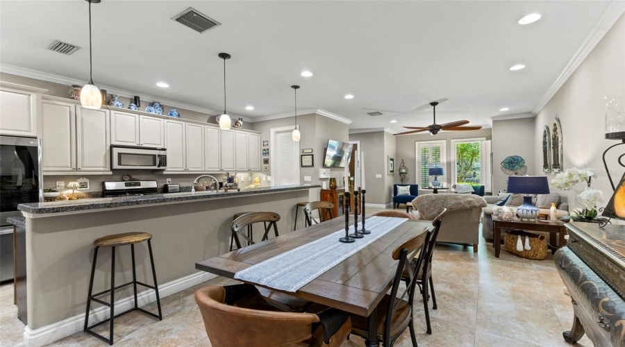 Tampa, Florida 33609, 3 Bedroom Bedrooms, ,2 Bathroombathrooms,Residential,For Sale,Dale,0,Mfrtb8523526
