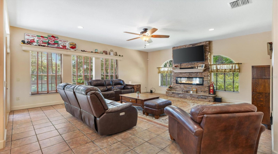 Fruitland Park, Florida 34731, 4 Bedroom Bedrooms, ,3 Bathroombathrooms,Residential,For Sale,Serene,0,Mfrg5116193