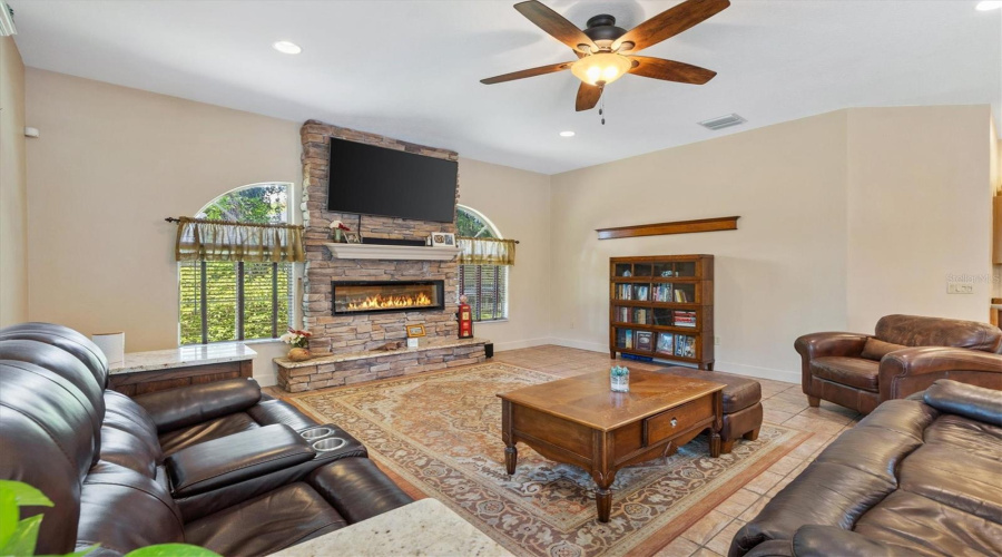 Fruitland Park, Florida 34731, 4 Bedroom Bedrooms, ,3 Bathroombathrooms,Residential,For Sale,Serene,0,Mfrg5116193