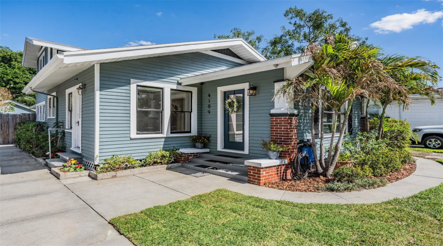 Tampa, Florida 33603, 5 Bedroom Bedrooms, ,3 Bathroombathrooms,Residential,For Sale,Seminole,0,Mfrtb8500224