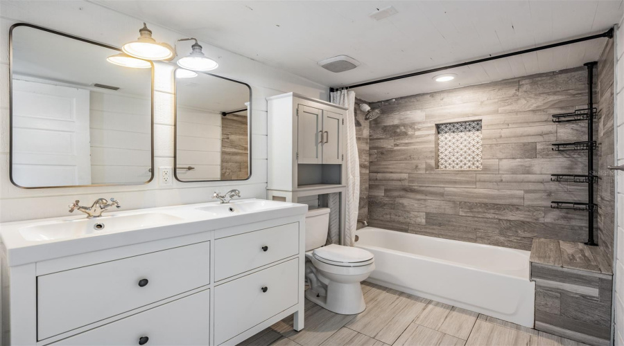 Tampa, Florida 33603, 5 Bedroom Bedrooms, ,3 Bathroombathrooms,Residential,For Sale,Seminole,0,Mfrtb8500224