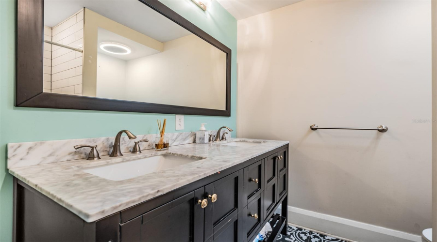 Tampa, Florida 33603, 5 Bedroom Bedrooms, ,3 Bathroombathrooms,Residential,For Sale,Seminole,0,Mfrtb8500224
