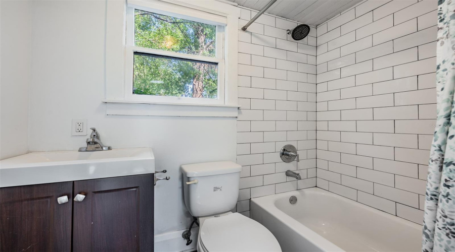 Tampa, Florida 33603, 5 Bedroom Bedrooms, ,3 Bathroombathrooms,Residential,For Sale,Seminole,0,Mfrtb8500224