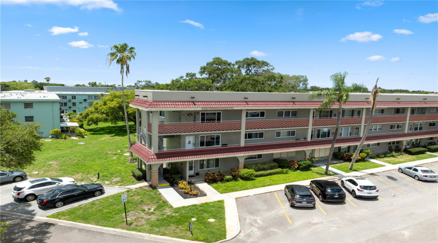 Beautiful Top Floor Corner Unit With Assigned Parking In First Spot Close To Stairs