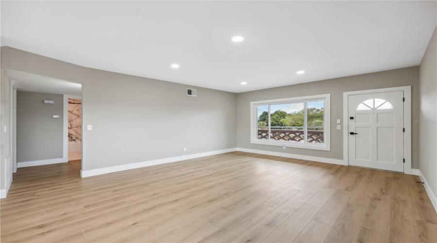 Fully Renovated Unit Including Lvp Flooring, Brand New Windows Throughout &Amp; Freshly Painted Walls &Amp; Trim
