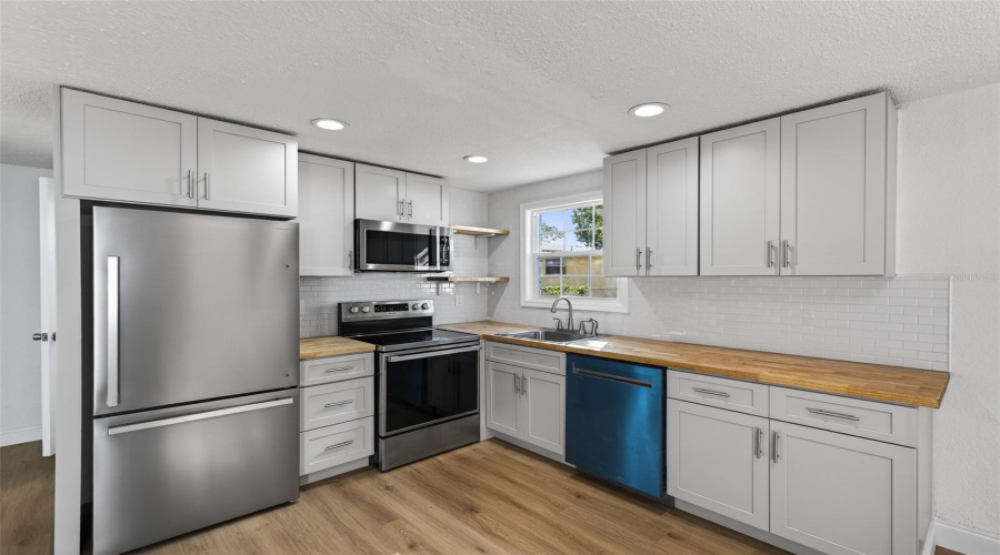 St Petersburg, Florida 33711, 2 Bedroom Bedrooms, ,1 Bathroombathrooms,Residential,For Sale,12Th,0,Mfrtb8535415