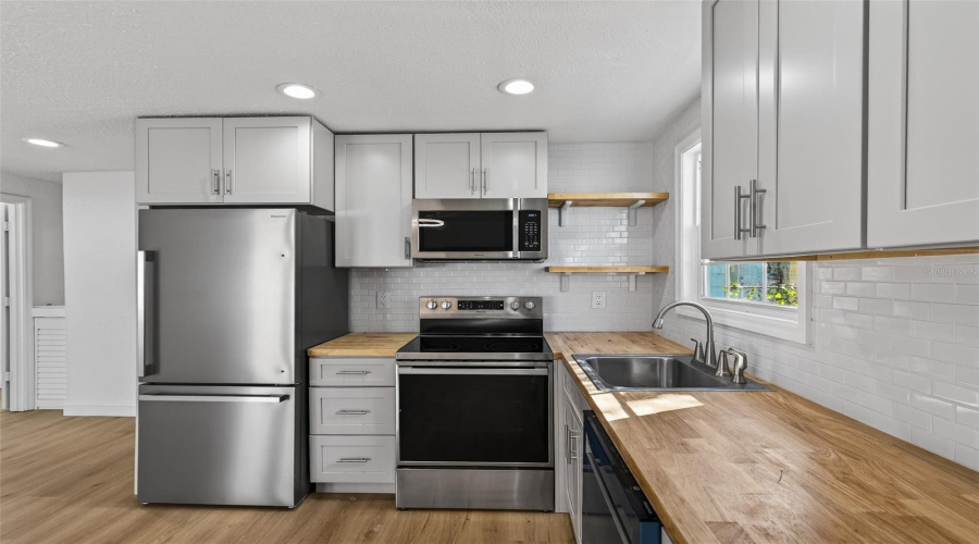 St Petersburg, Florida 33711, 2 Bedroom Bedrooms, ,1 Bathroombathrooms,Residential,For Sale,12Th,0,Mfrtb8535415