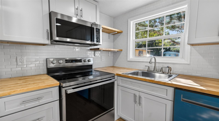St Petersburg, Florida 33711, 2 Bedroom Bedrooms, ,1 Bathroombathrooms,Residential,For Sale,12Th,0,Mfrtb8535415