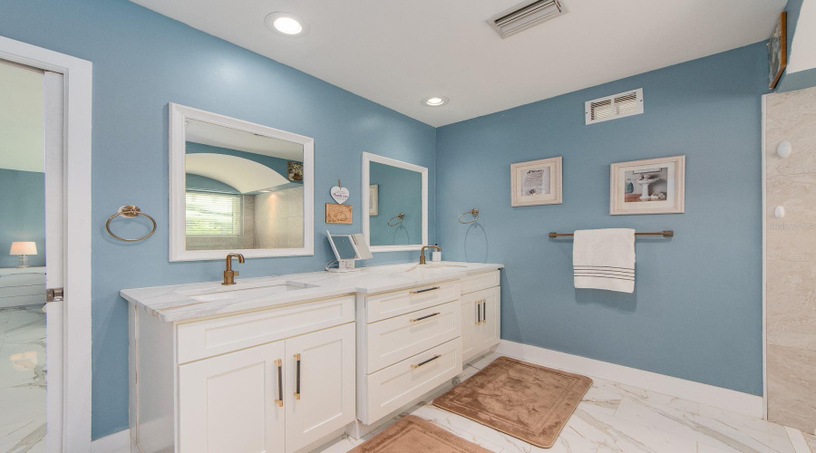 Clearwater, Florida 33755, 3 Bedroom Bedrooms, ,2 Bathroombathrooms,Residential,For Sale,Venetian Point,0,Mfrtb8534227