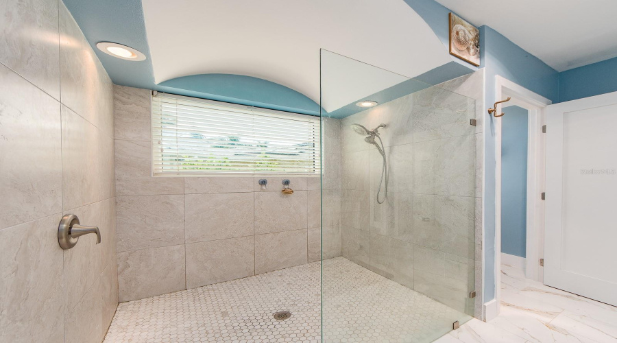 Clearwater, Florida 33755, 3 Bedroom Bedrooms, ,2 Bathroombathrooms,Residential,For Sale,Venetian Point,0,Mfrtb8534227