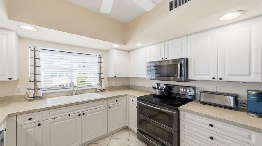 Largo, Florida 33771, 3 Bedroom Bedrooms, ,2 Bathroombathrooms,Residential,For Sale,Country Club,0,Mfrtb8485306