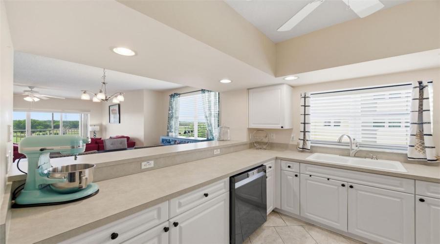 Largo, Florida 33771, 3 Bedroom Bedrooms, ,2 Bathroombathrooms,Residential,For Sale,Country Club,0,Mfrtb8485306