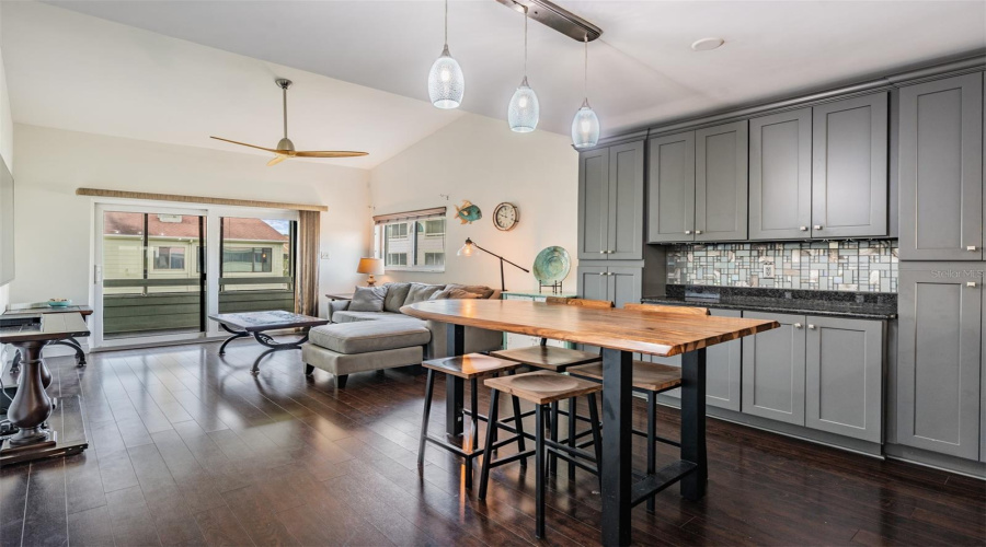 Dunedin, Florida 34698, 2 Bedroom Bedrooms, ,2 Bathroombathrooms,Residential,For Sale,Drake,0,Mfrtb8492226