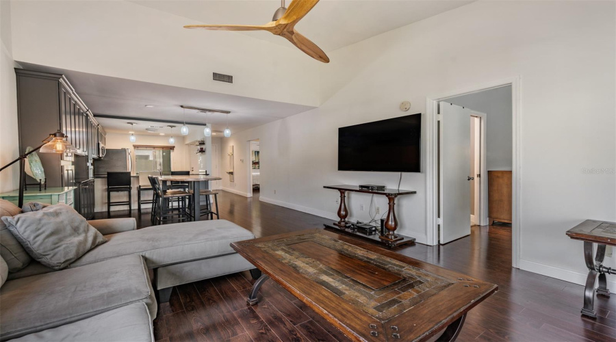 Dunedin, Florida 34698, 2 Bedroom Bedrooms, ,2 Bathroombathrooms,Residential,For Sale,Drake,0,Mfrtb8492226