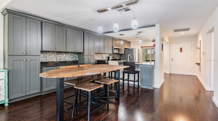 Dunedin, Florida 34698, 2 Bedroom Bedrooms, ,2 Bathroombathrooms,Residential,For Sale,Drake,0,Mfrtb8492226