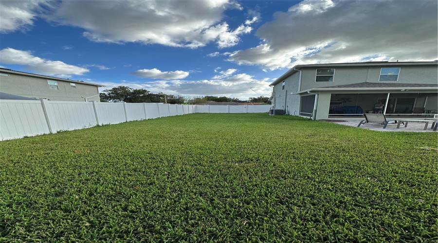 Tampa, Florida 33607, 4 Bedroom Bedrooms, ,2 Bathroombathrooms,Residential,For Sale,Walnut,0,Mfro6427775